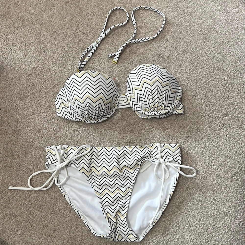 Strapless bathing suit